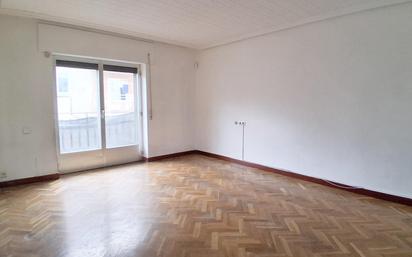 Sala d'estar de Pis en venda en Salamanca Capital amb Calefacció i Balcó