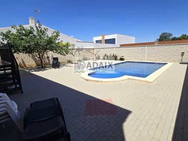 House with balcony for sale in Tomelloso