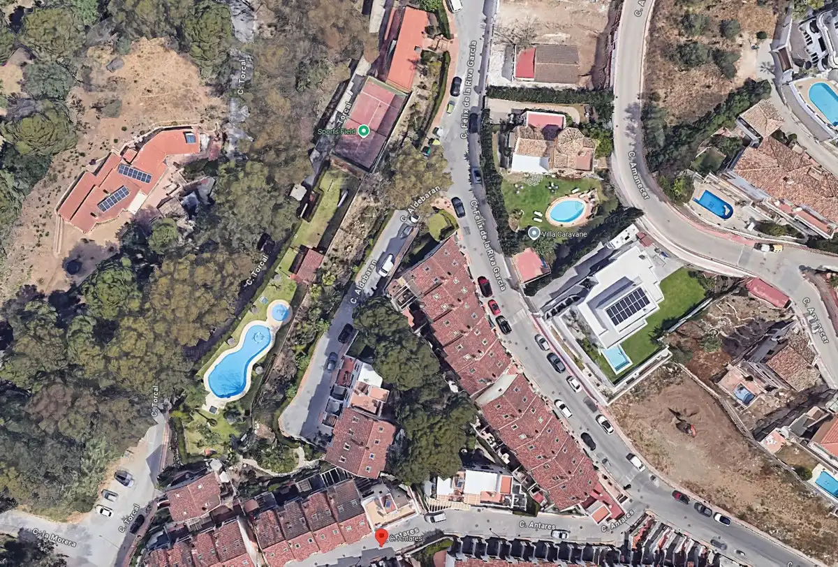 Vista exterior de Casa adosada en venda en Benalmádena amb Aire condicionat, Calefacció i Terrassa