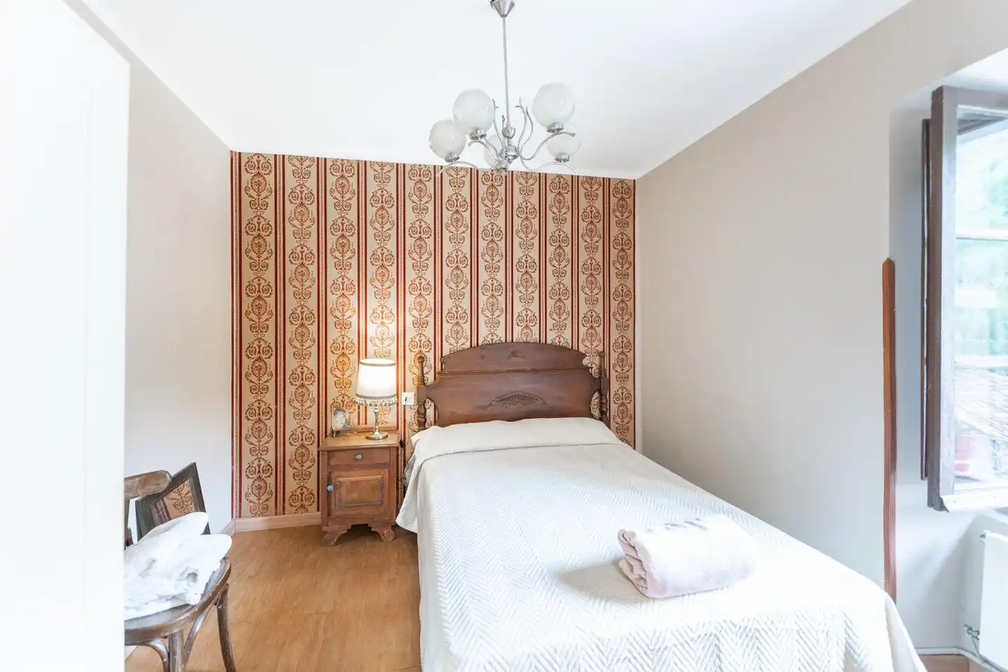 Habitación de Casa adosada en venta en Somiedo con Calefacción, Jardín privado y Terraza
