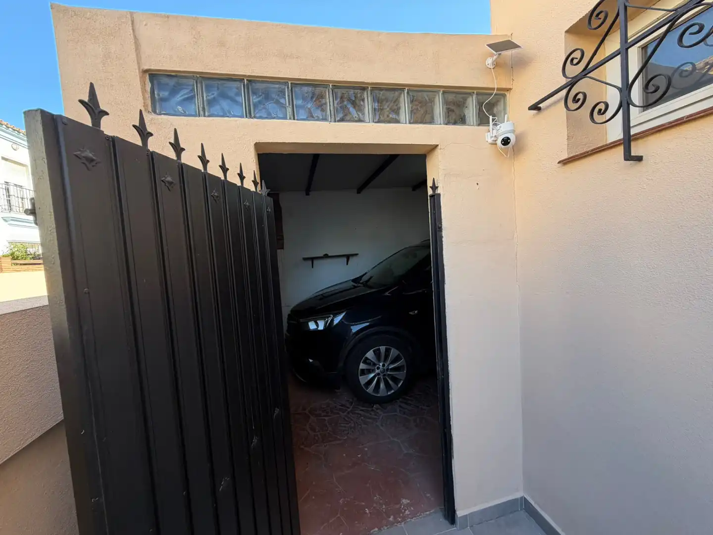 Aparcament de Casa adosada en venda en La Línea de la Concepción amb Moblat