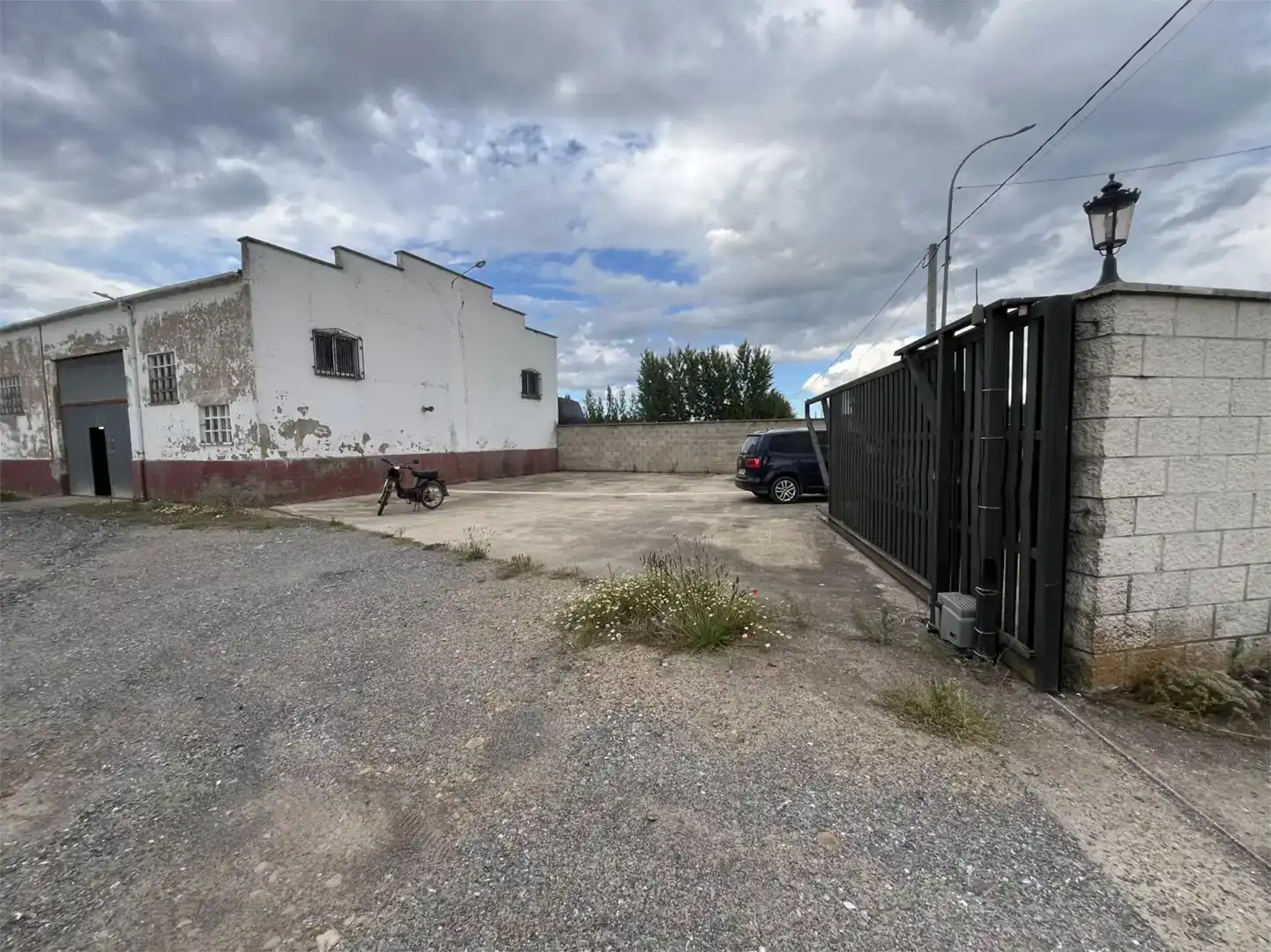 Parking of Industrial buildings for rent in Villaturiel