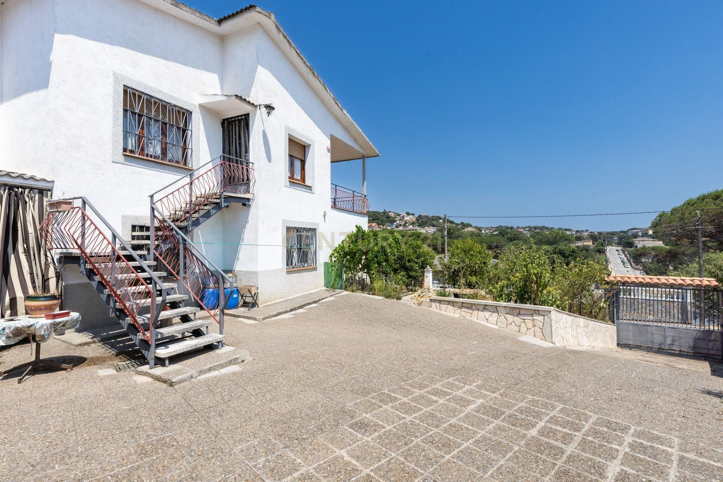Vista exterior de Casa o chalet en venta en Maçanet de la Selva con Terraza y Piscina