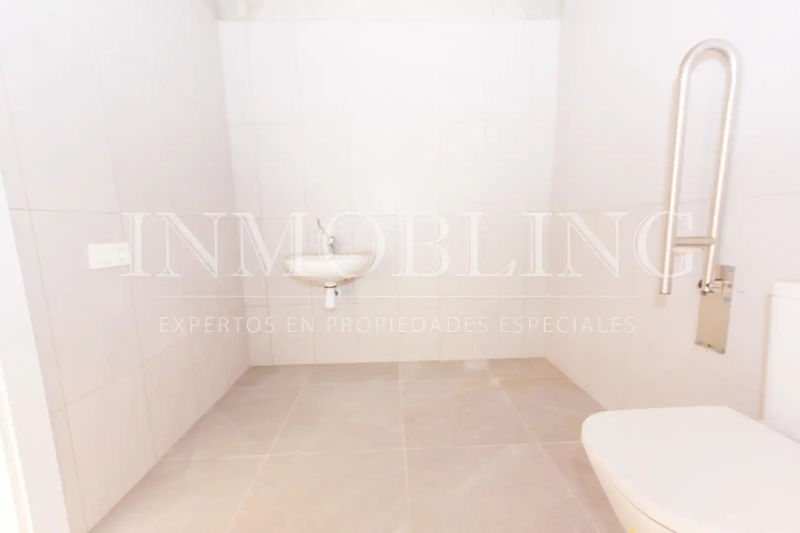 Baño de Local de alquiler en Mataró