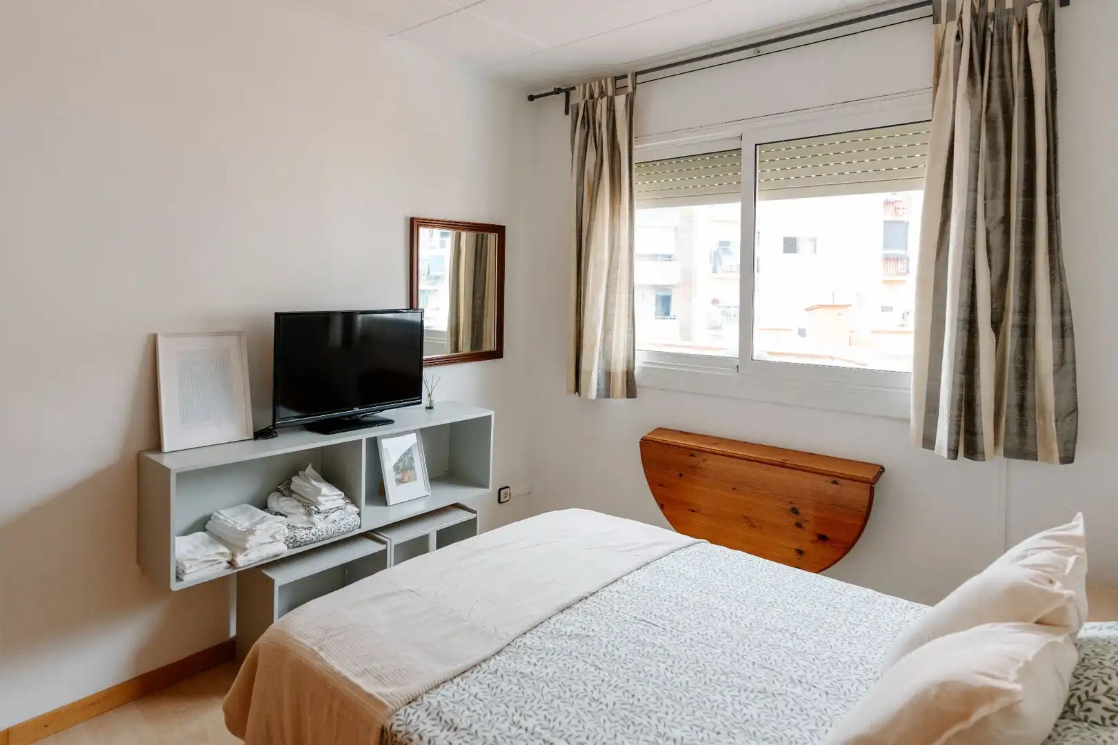 Schlafzimmer von Dachboden zur Miete in Barcelona mit Klimaanlage und Möbliert
