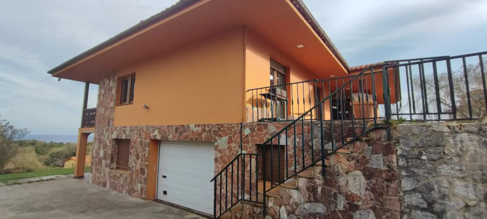 Außenansicht von Country house zum Verkauf in Llanes mit Heizung, Privatgarten und Terrasse