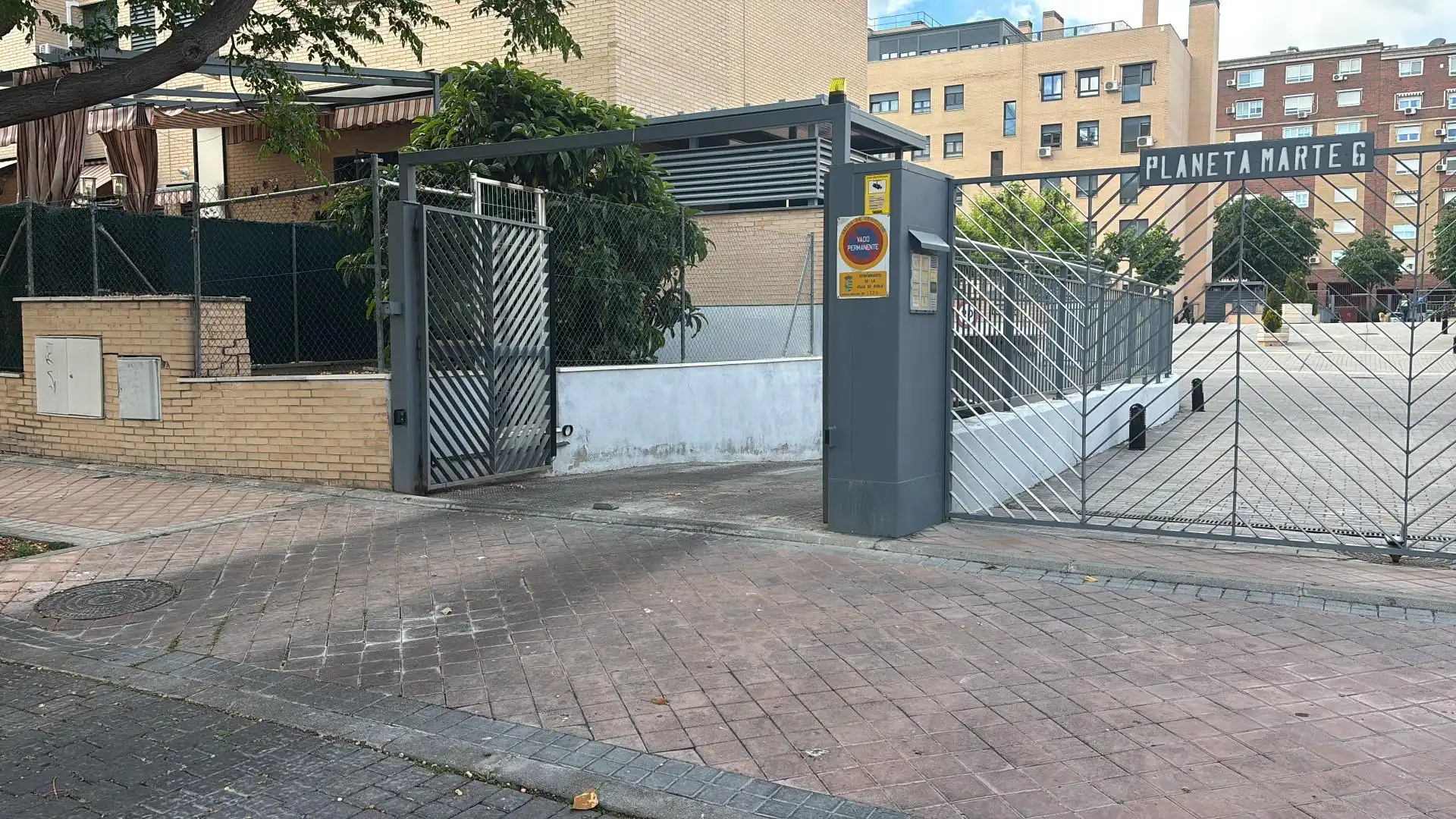 Individual for sale in Calle del Planeta Marte 6, imagen 2