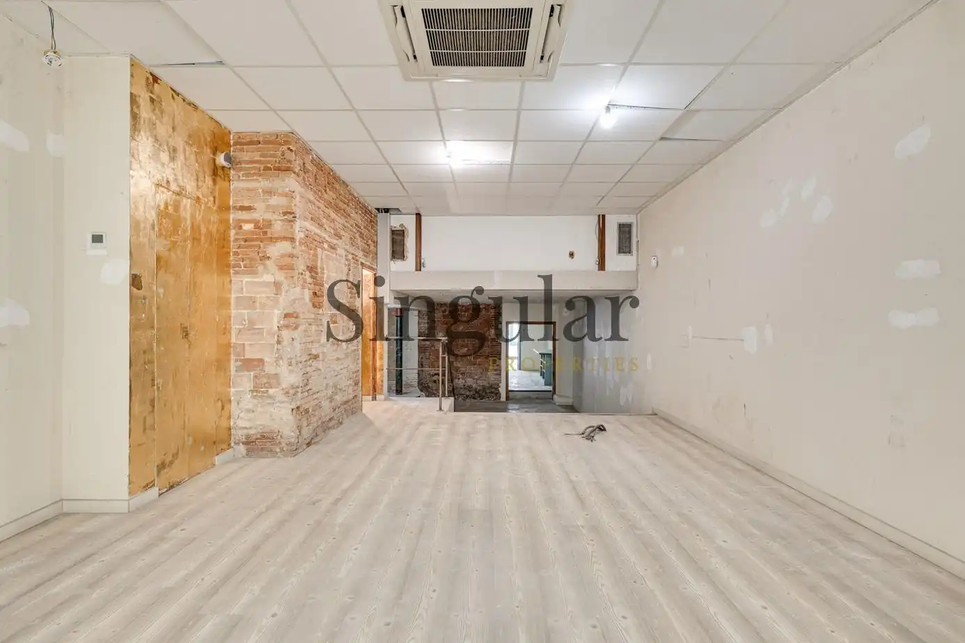 Commercial properties for rent in Carrer de la Creu Coberta, Hostafrancs