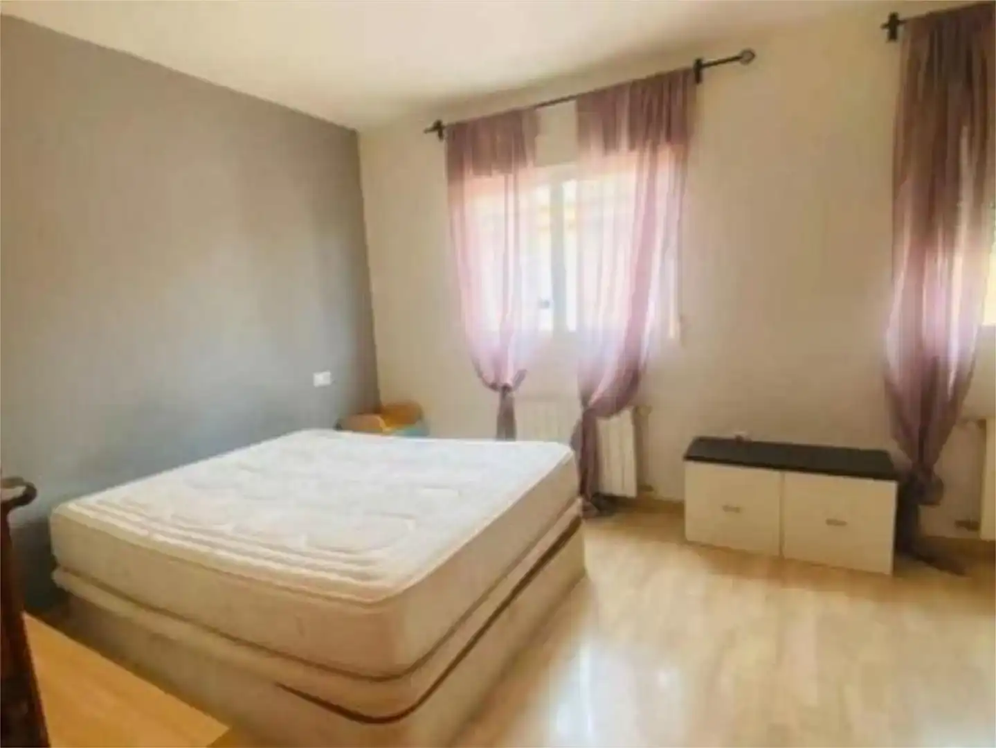 Schlafzimmer von Einfamilien-Reihenhaus zum Verkauf in Polop mit Klimaanlage und Schwimmbad