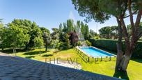 Jardí de Casa o xalet en venda en Boadilla del Monte amb Aire condicionat, Terrassa i Piscina