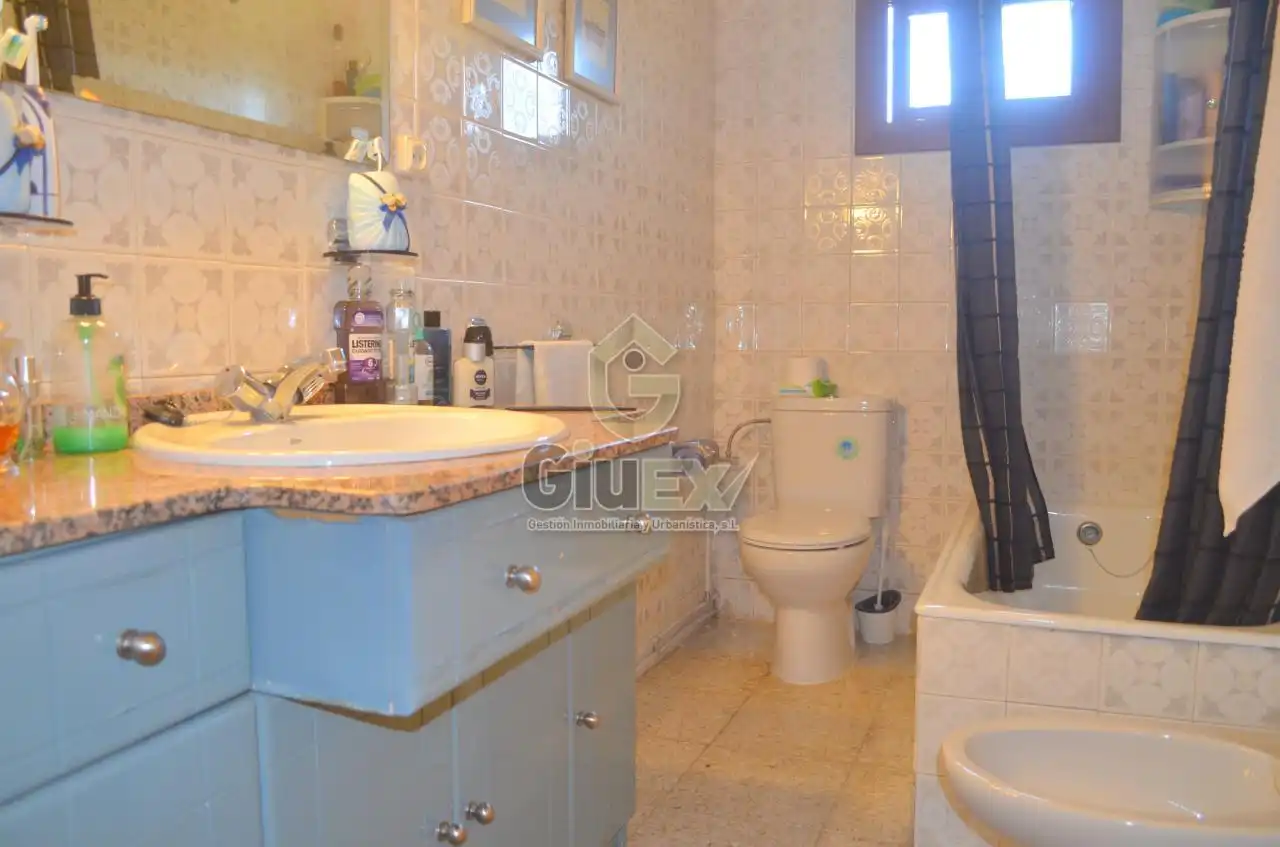 Baño de Casa o chalet en venta en Arroyo de la Luz con Calefacción, Jardín privado y Amueblado