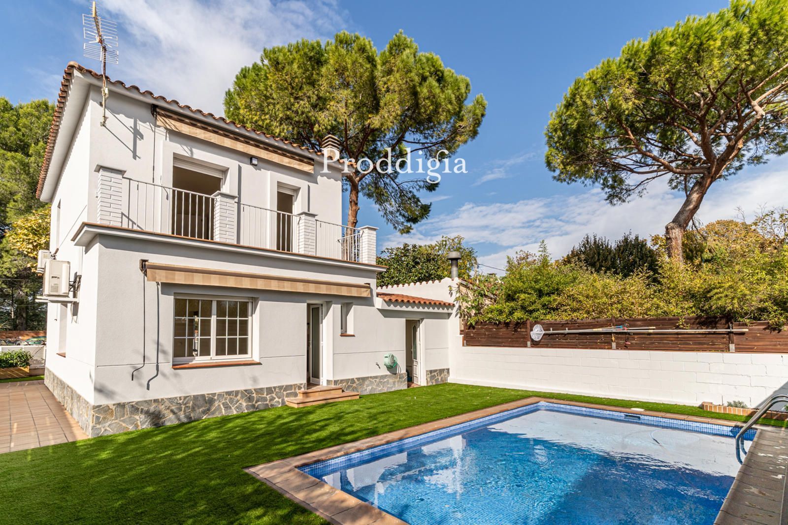 Exterior view of House or chalet for sale in Sant Cugat del Vallès  with Air Conditioner, Heating and Swimming Pool