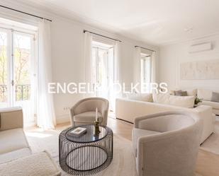 Living room of Apartment for sale in  Madrid Capital  with Air Conditioner, Heating and Furnished