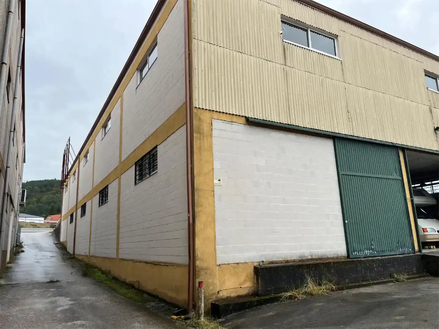 Außenansicht von Fabrikhallen zur Miete in Vilaboa