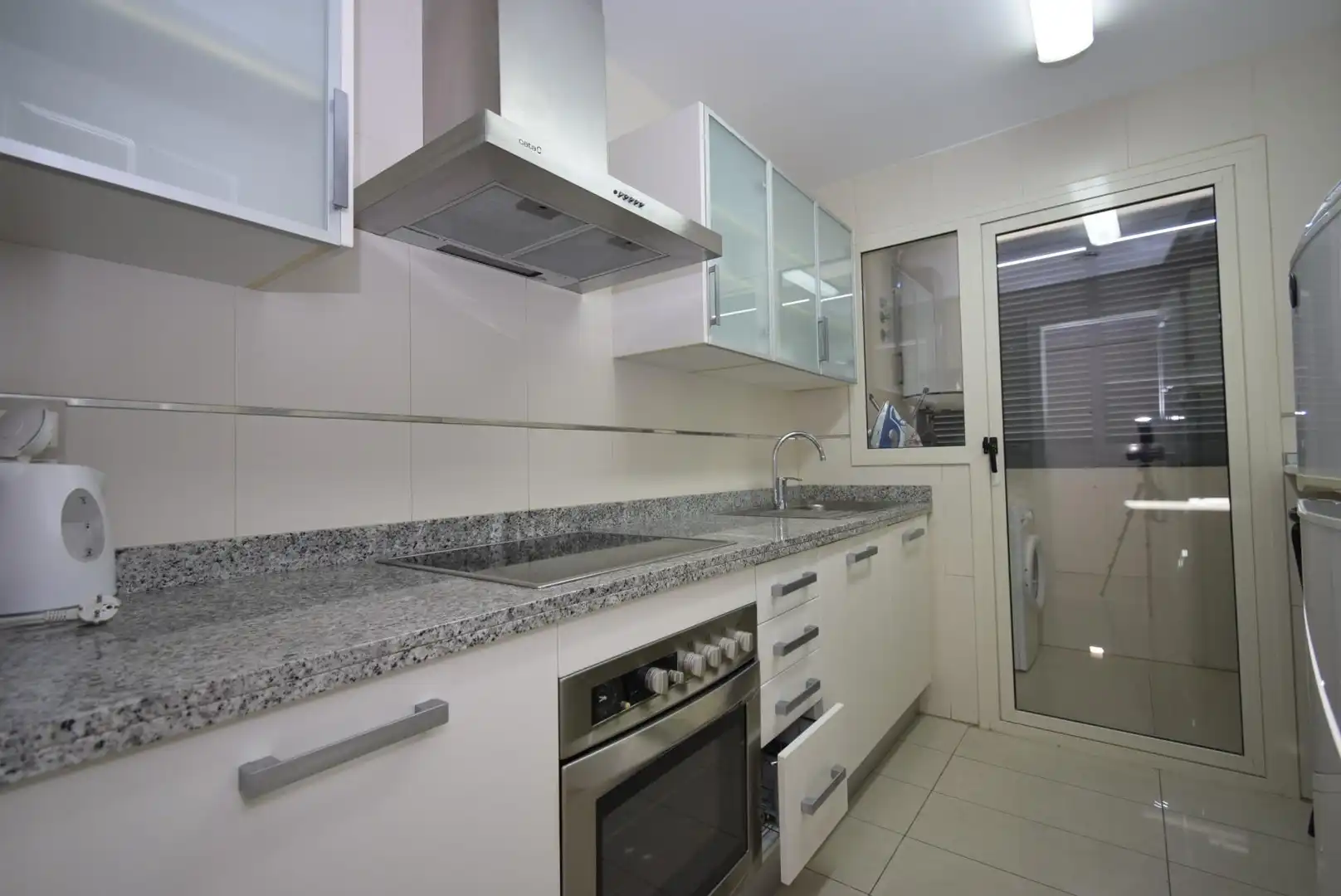 Cocina de Apartamento en venta en Benidorm con Aire acondicionado, Calefacción y Jardín privado