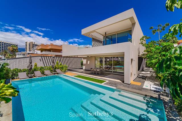 Casa-chalet en Venta en Calle Montevideo en Playa de las Américas
