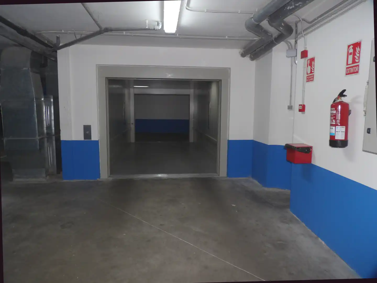 Parking de Apartamento en venta en León Capital  con Calefacción, Parquet y Amueblado