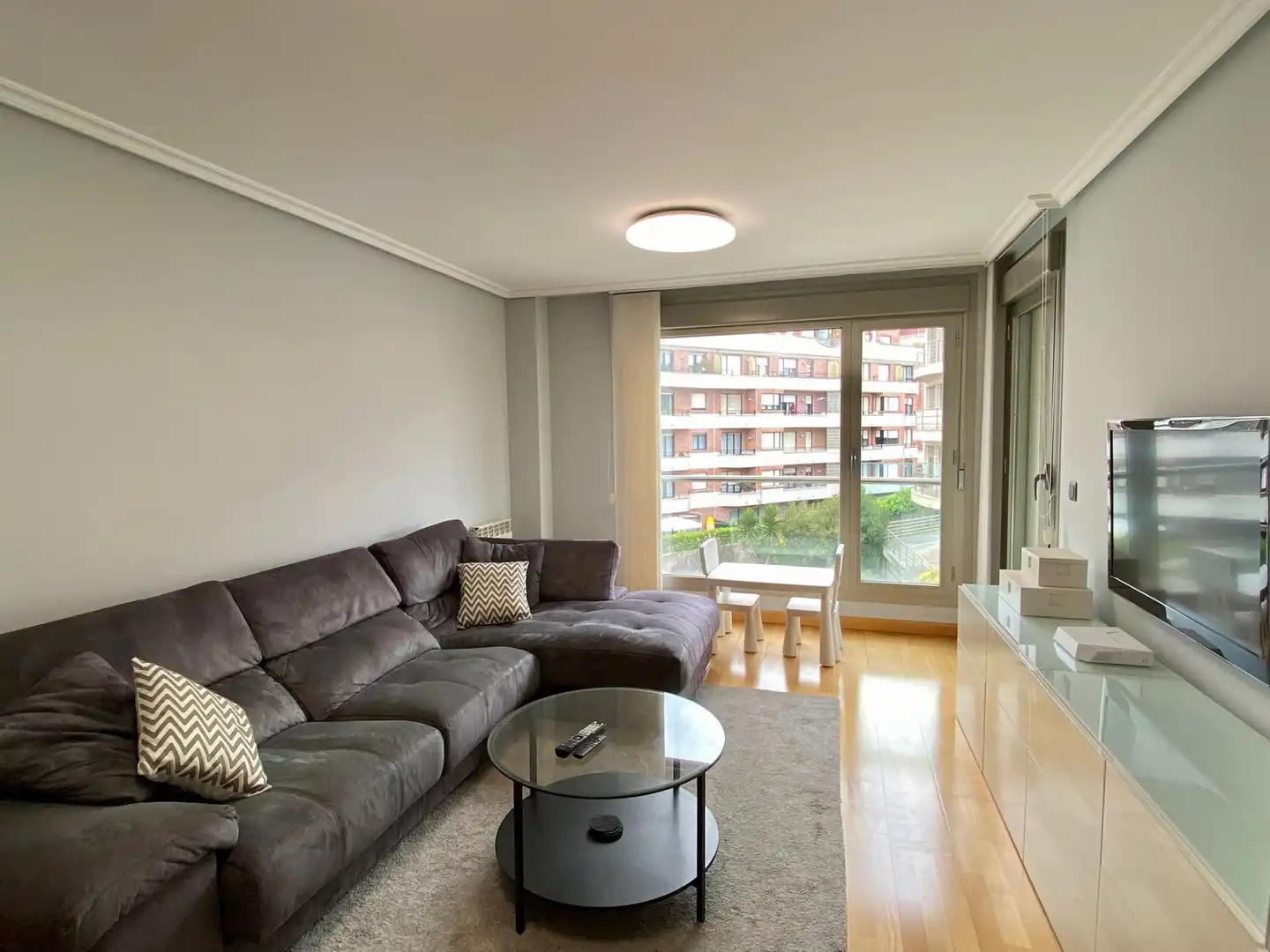 Sala de estar de Piso de alquiler en Castro-Urdiales con Calefacción, Terraza y Amueblado