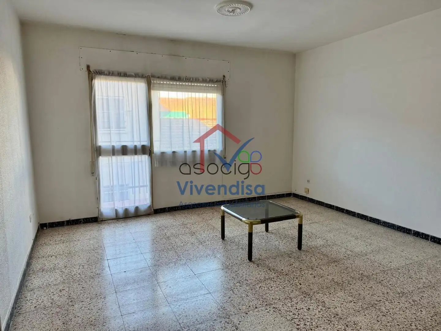 Sala de estar de Piso en venta en Marchamalo con Terraza y Balcón