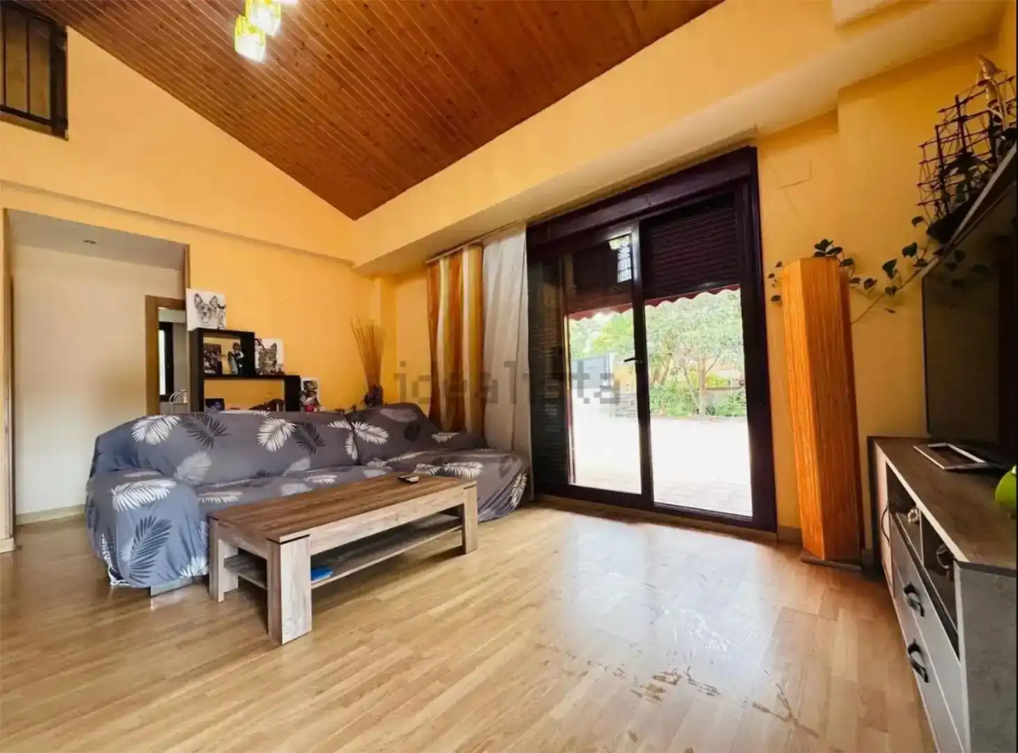 Sala de estar de Casa o chalet para compartir en Cadrete con Jardín privado, Parquet y Trastero