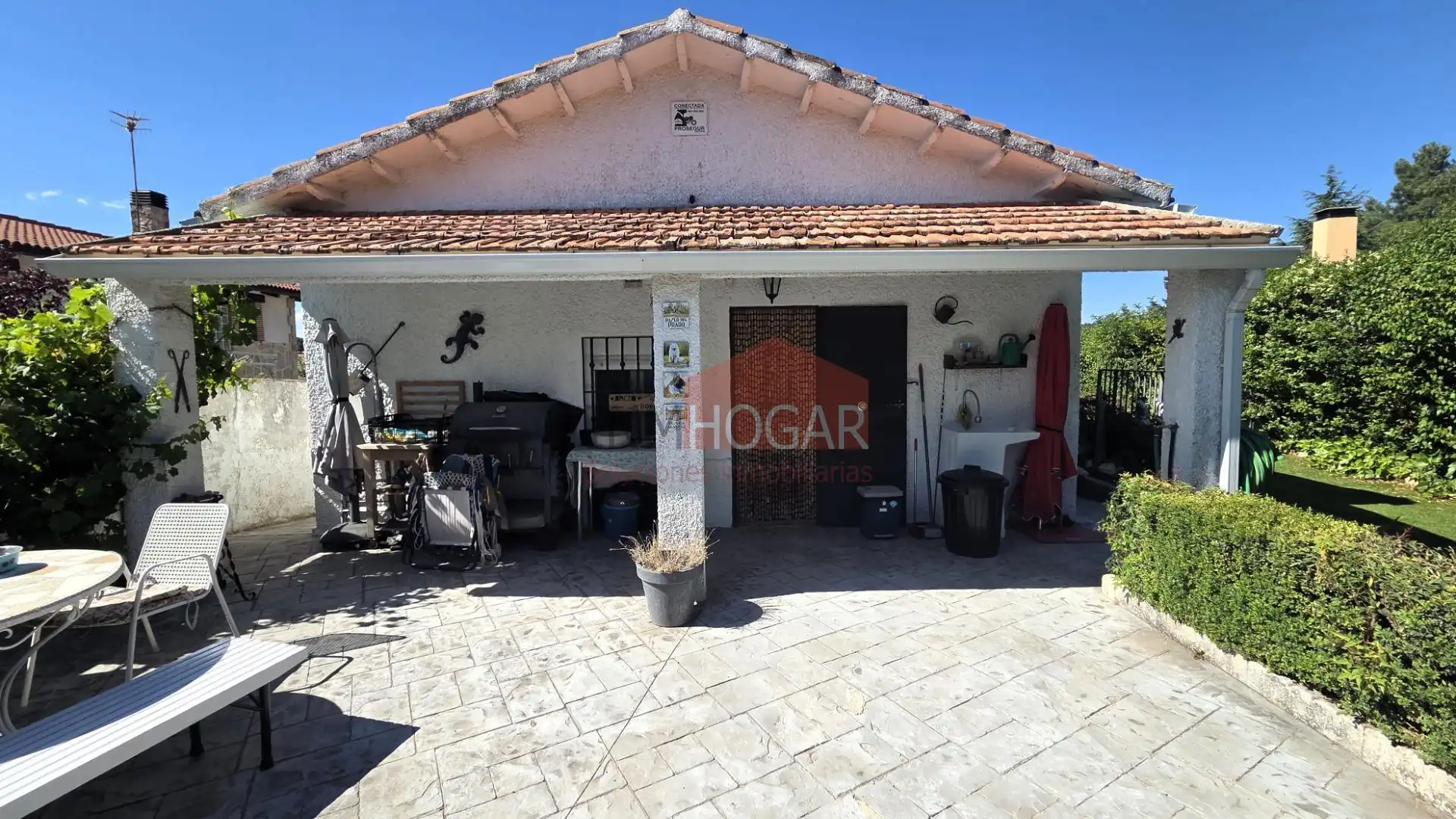 Exterior view of Houses for sale in Herradón de Pinares  with Heating, Private garden and Storage room