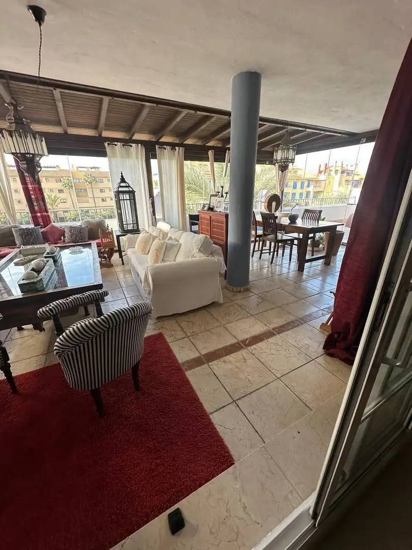 Wohnzimmer von Maisonette zum Verkauf in Sotogrande mit Klimaanlage, Terrasse und Abstellraum