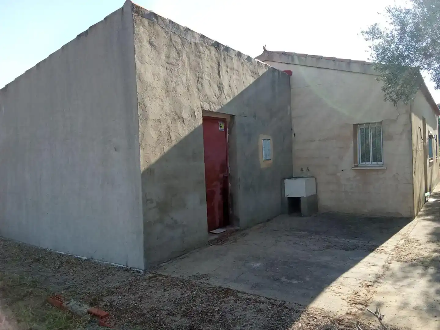 Vista exterior de Pis en venda en Piedrabuena amb Jardí privat, Traster i Moblat