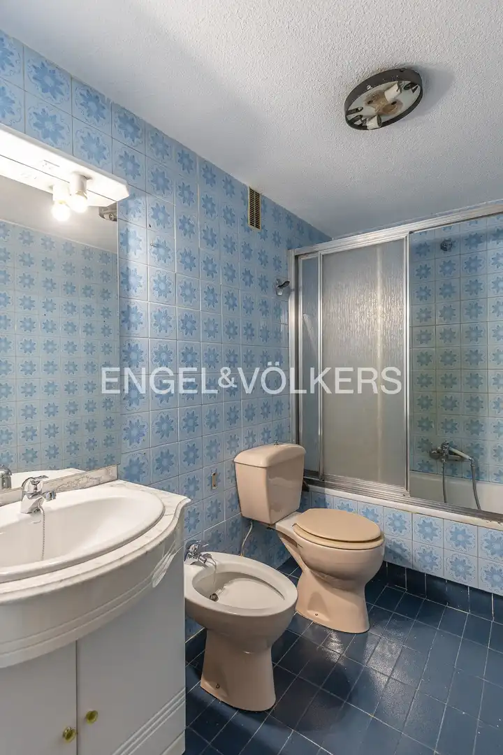 Baño de Piso en venta en Madrid con Calefacción, Parquet y Terraza