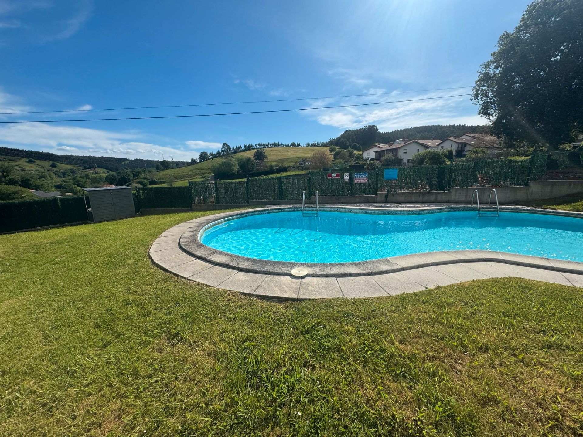 Piscina de Casa adosada en venda en Piélagos amb Calefacció, Jardí privat i Parquet