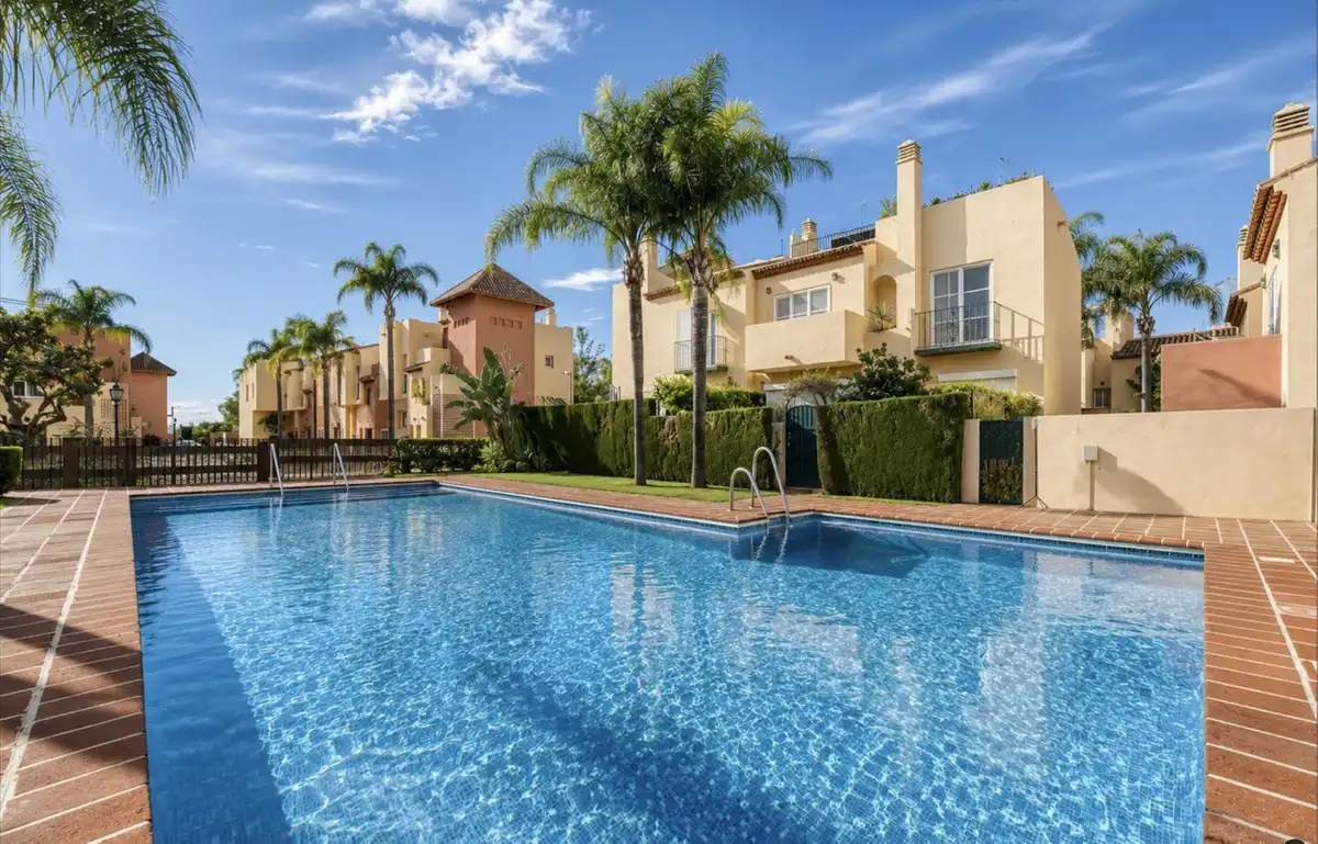 Adossat amb piscina en venda a Nueva Andalucía, imagen 10