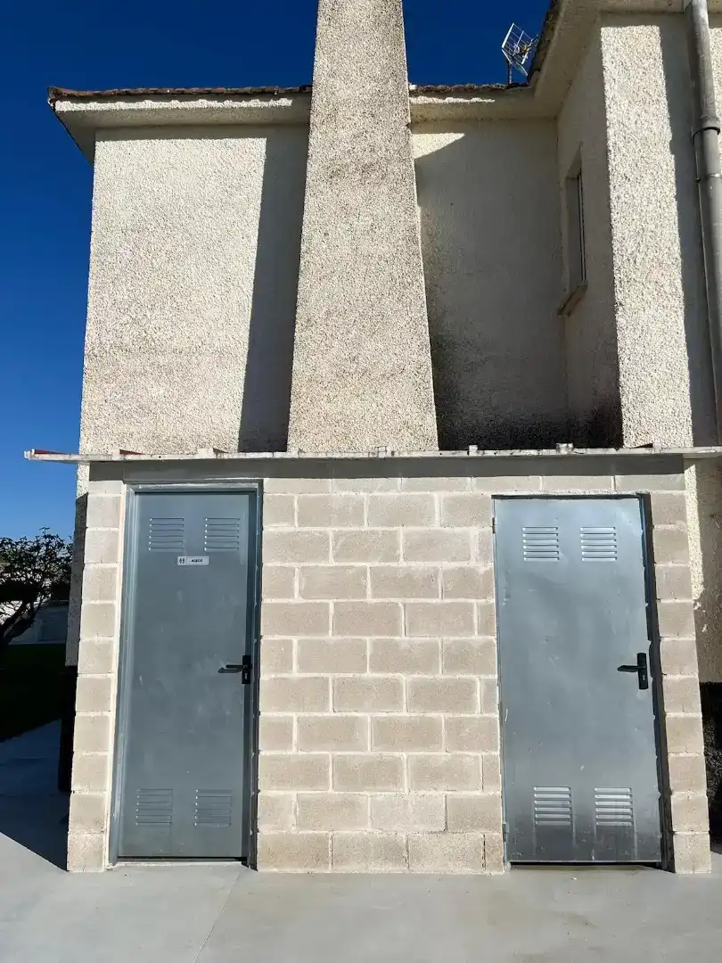 Vista exterior de Casa o chalet de alquiler en Calvarrasa de Abajo con Jardín privado, Piscina y Amueblado