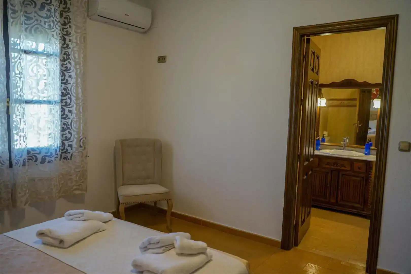 Habitación de Casa o chalet de alquiler en Almedinilla con Aire acondicionado, Jardín privado y Piscina