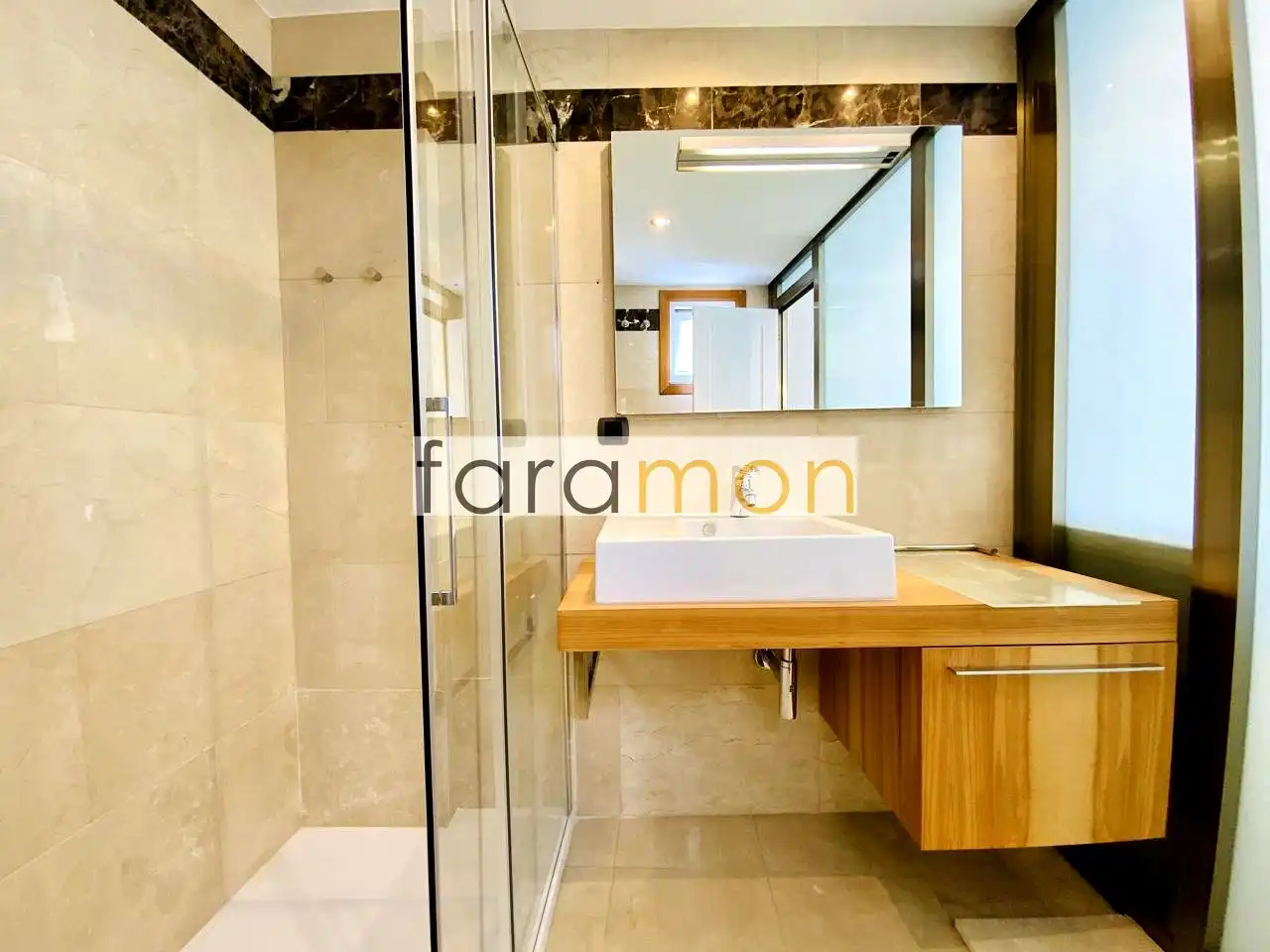 Bathroom of Flat for rent in Vigo   with Heating, Terrace and Storage room