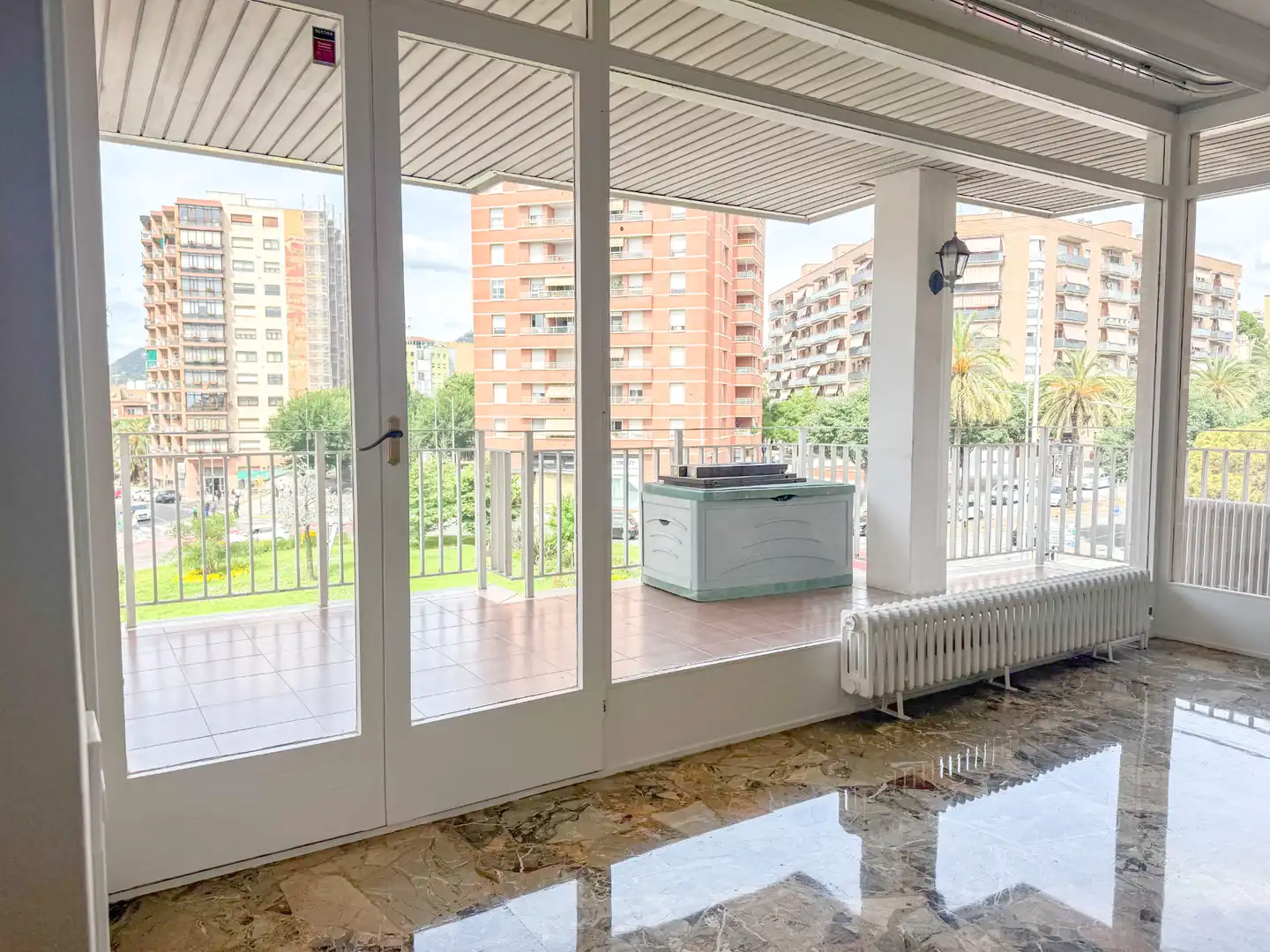 Appartement compact avec terrasse à vendre à Centre