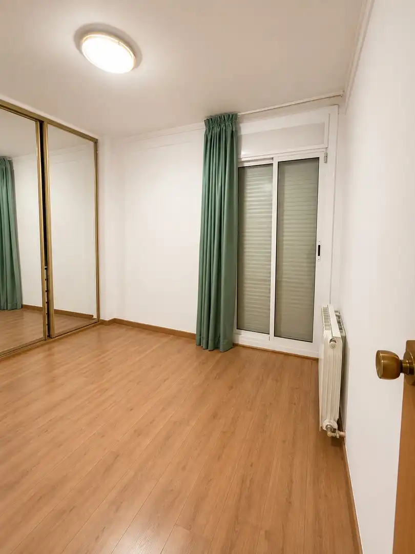 Dormitori de Pis en venda en Barcelona amb Calefacció, Terrassa i Traster