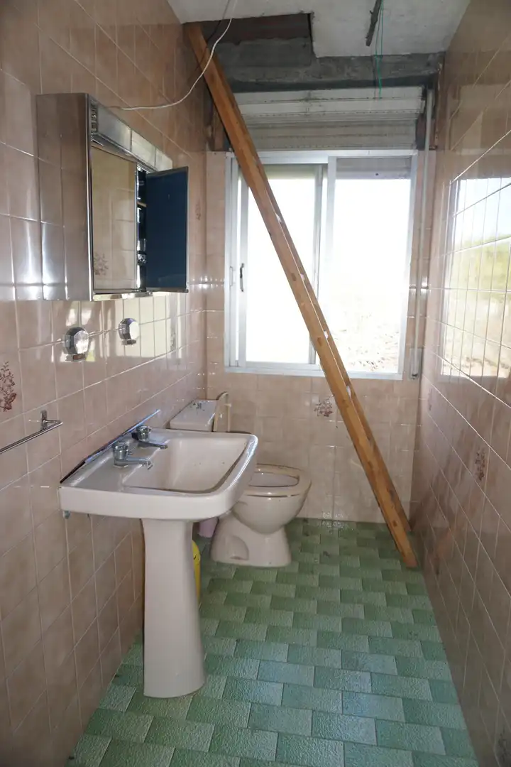 Bany de Casa o xalet en venda en Melide amb Jardí privat