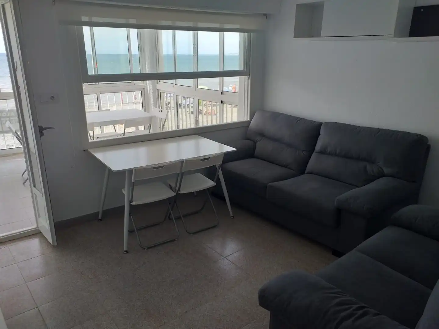 Sala de estar de Apartamento de alquiler en Santa Pola con Aire acondicionado, Calefacción y Terraza
