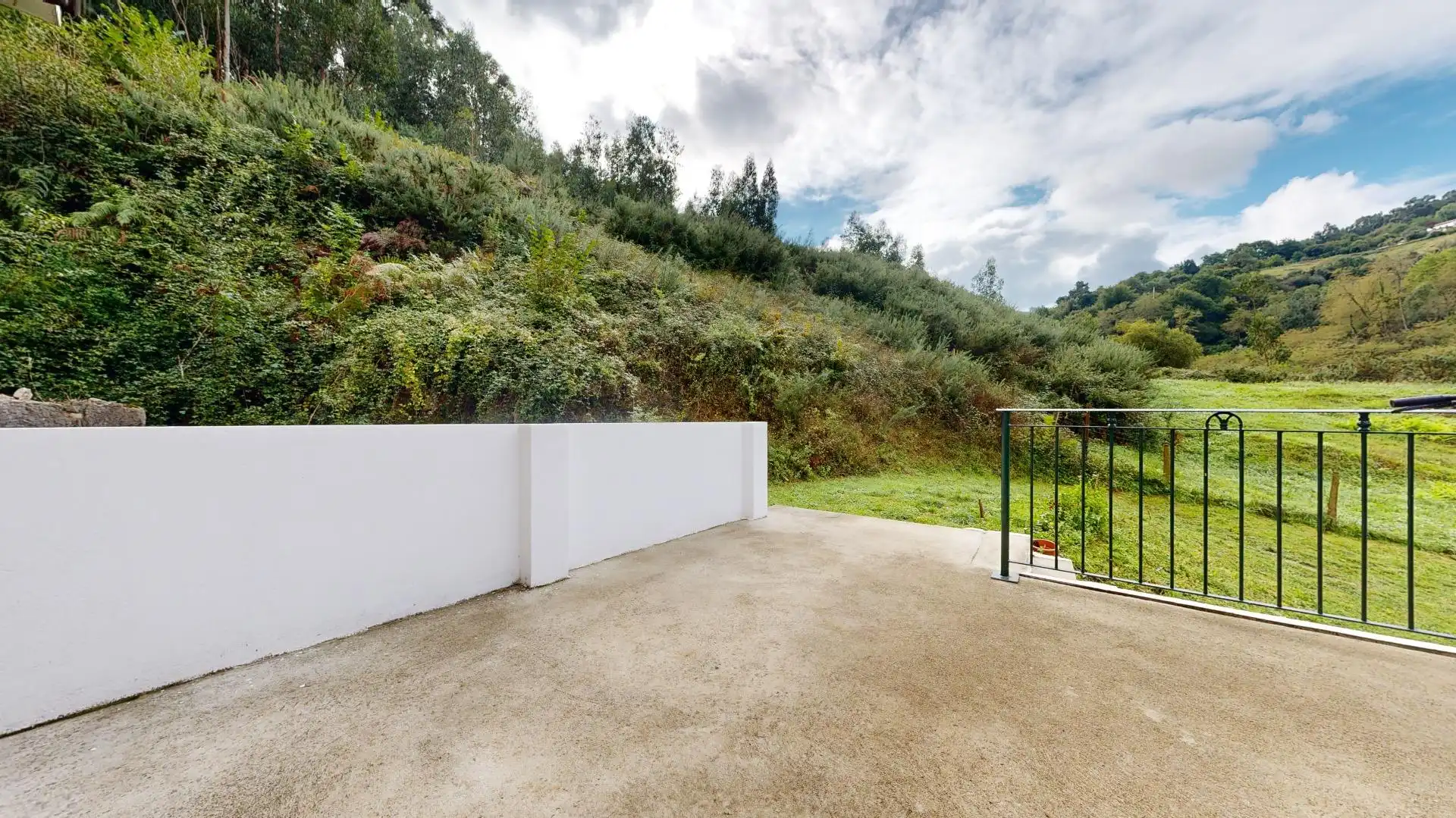Garden of Houses for sale in Abanto y Ciérvana-Abanto Zierbena  with Heating