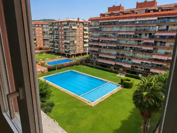Pis amb piscina en venda a AV Del Mar 24