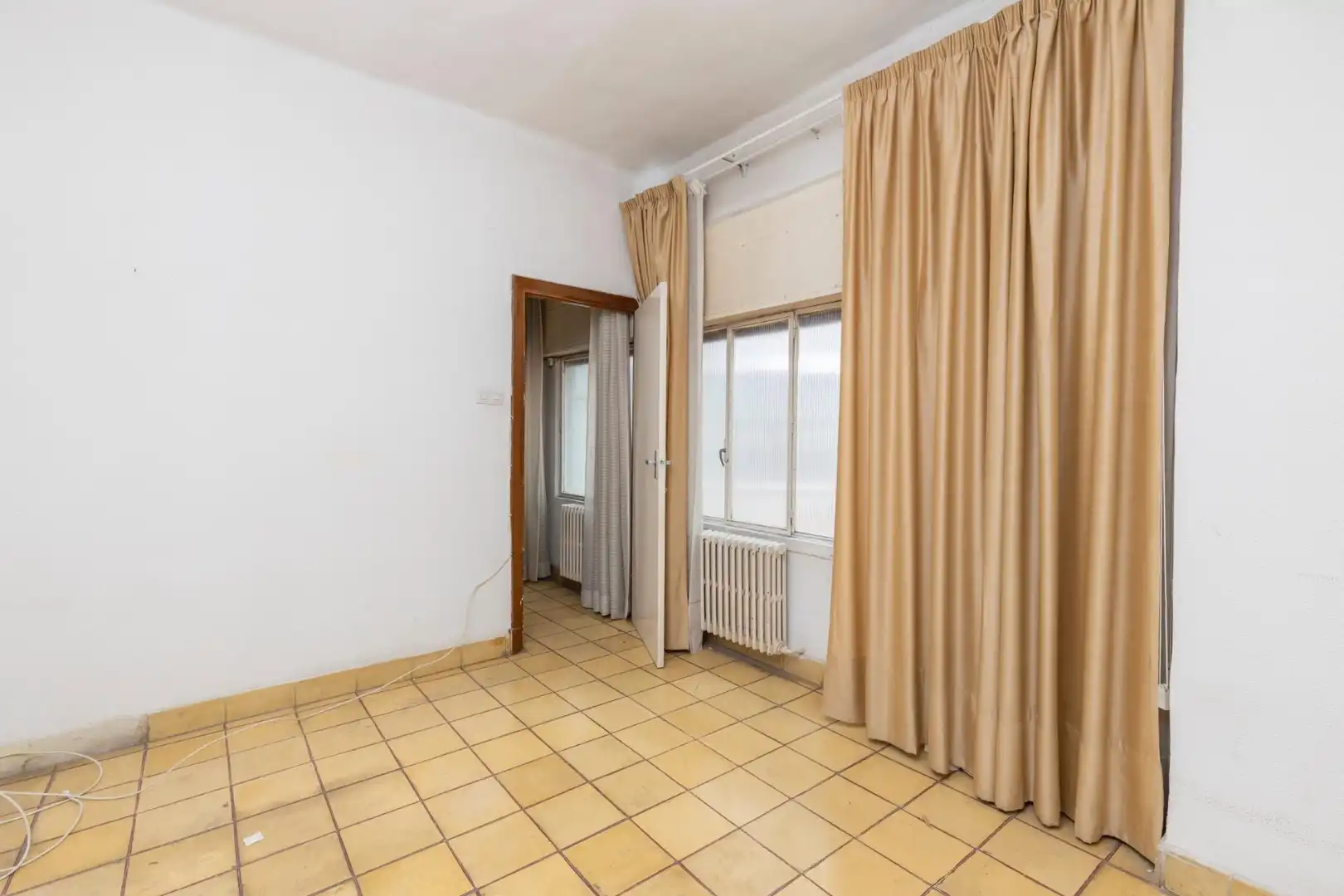 Habitación de Piso en venta en Granada con Calefacción