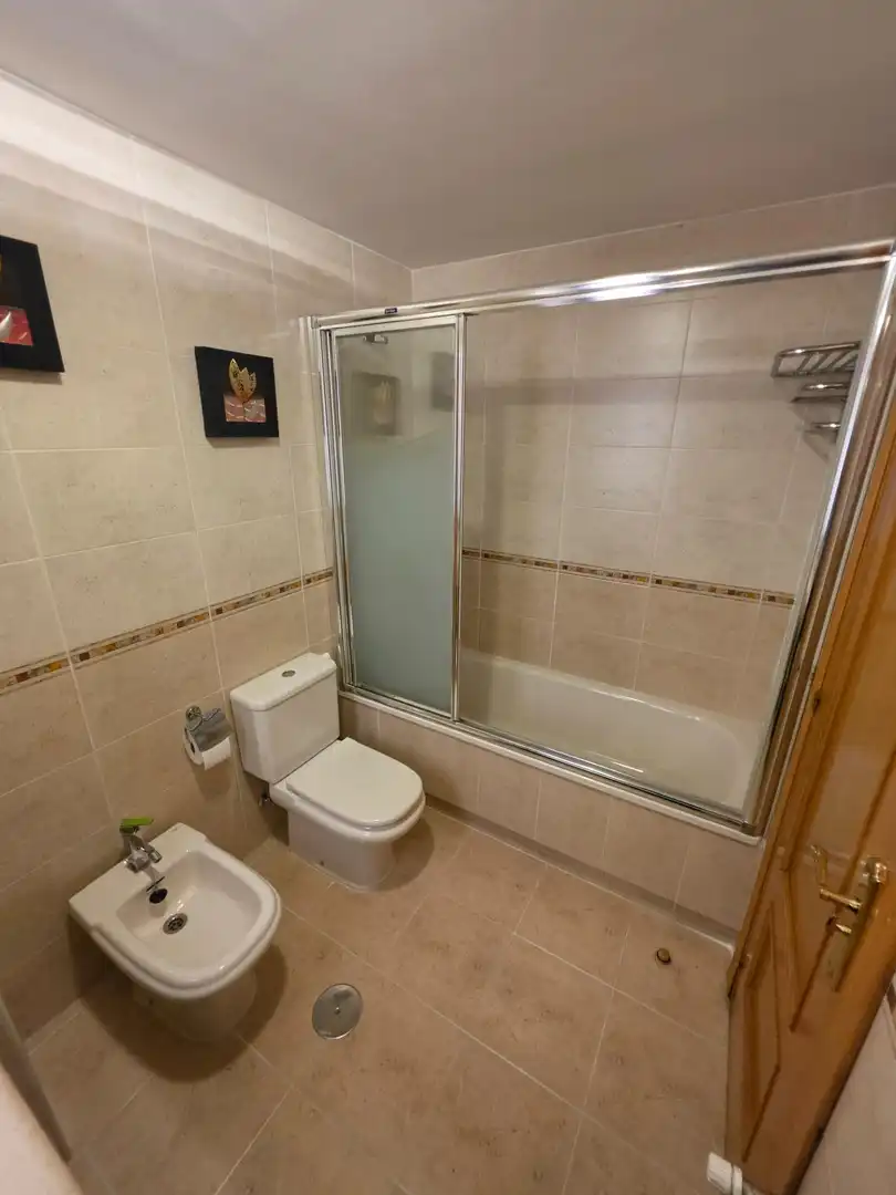Baño de Piso de alquiler en Valdemoro con Aire acondicionado y Calefacción