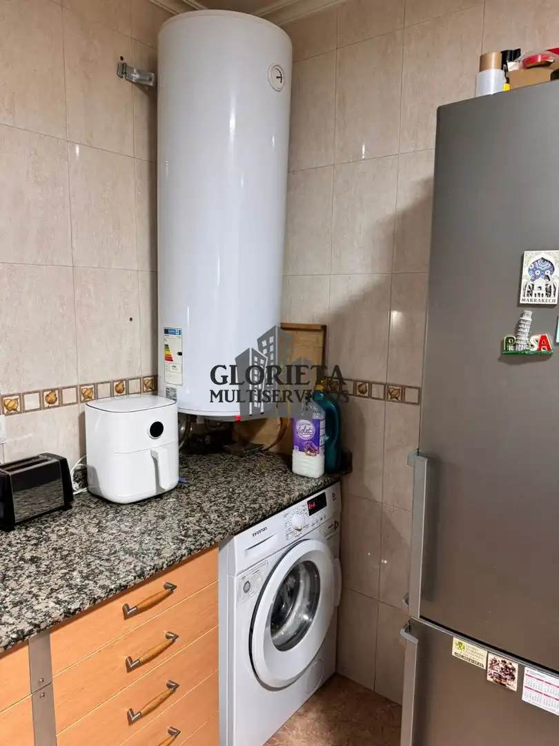 Cuina de Pis en venda en Ponteareas amb Calefacció, Parquet i Moblat
