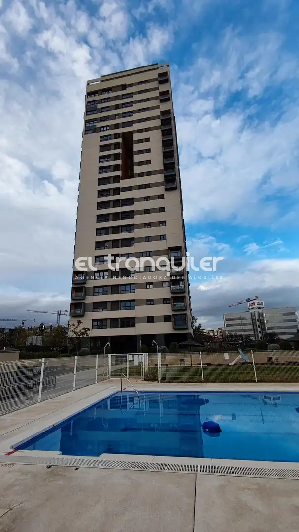Exterior view of Study for rent in Madrid  with Air Conditioner, Parquet flooring and Swimming Pool