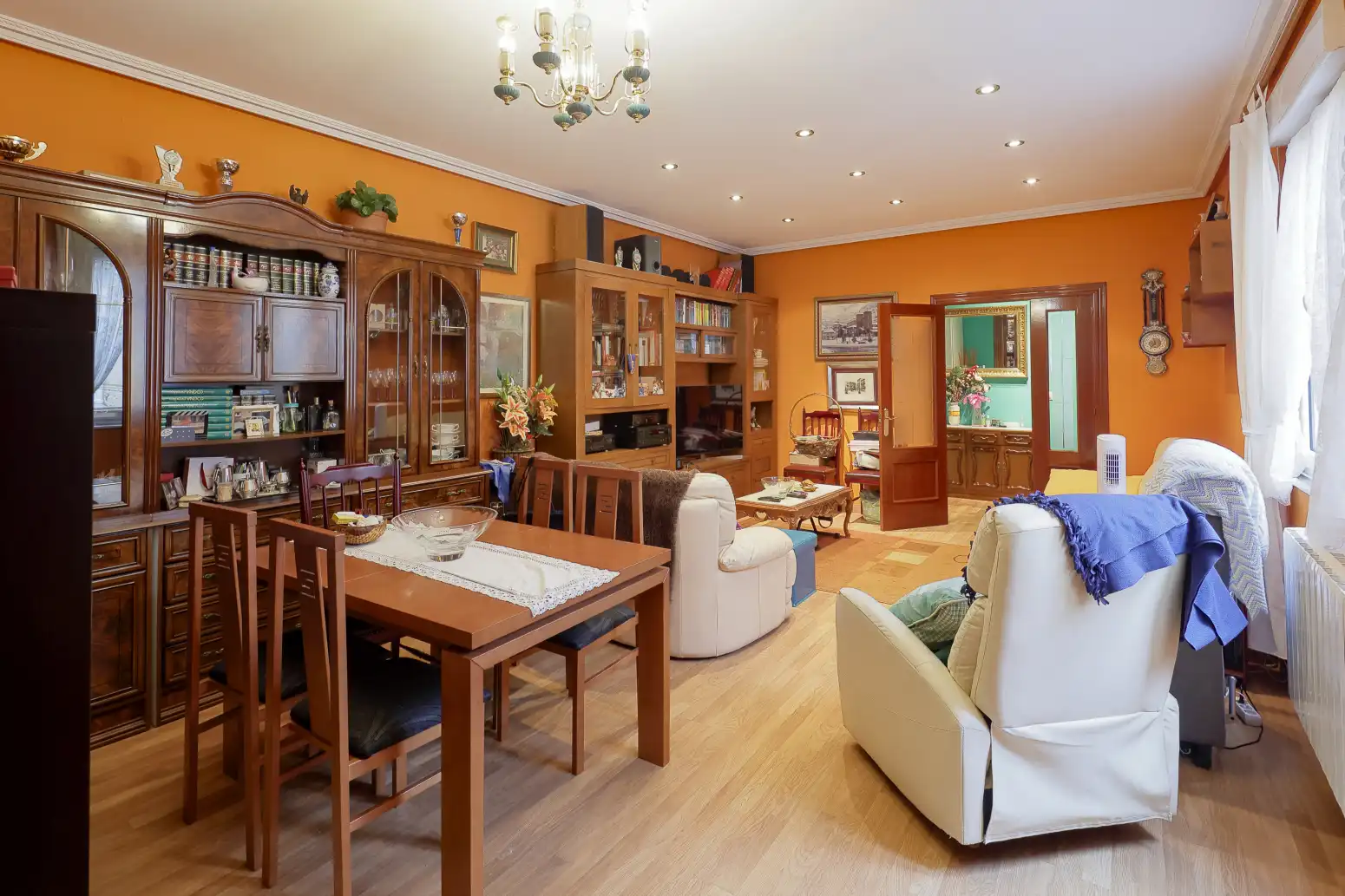 Comedor de Piso en venta en Oviedo  con Calefacción