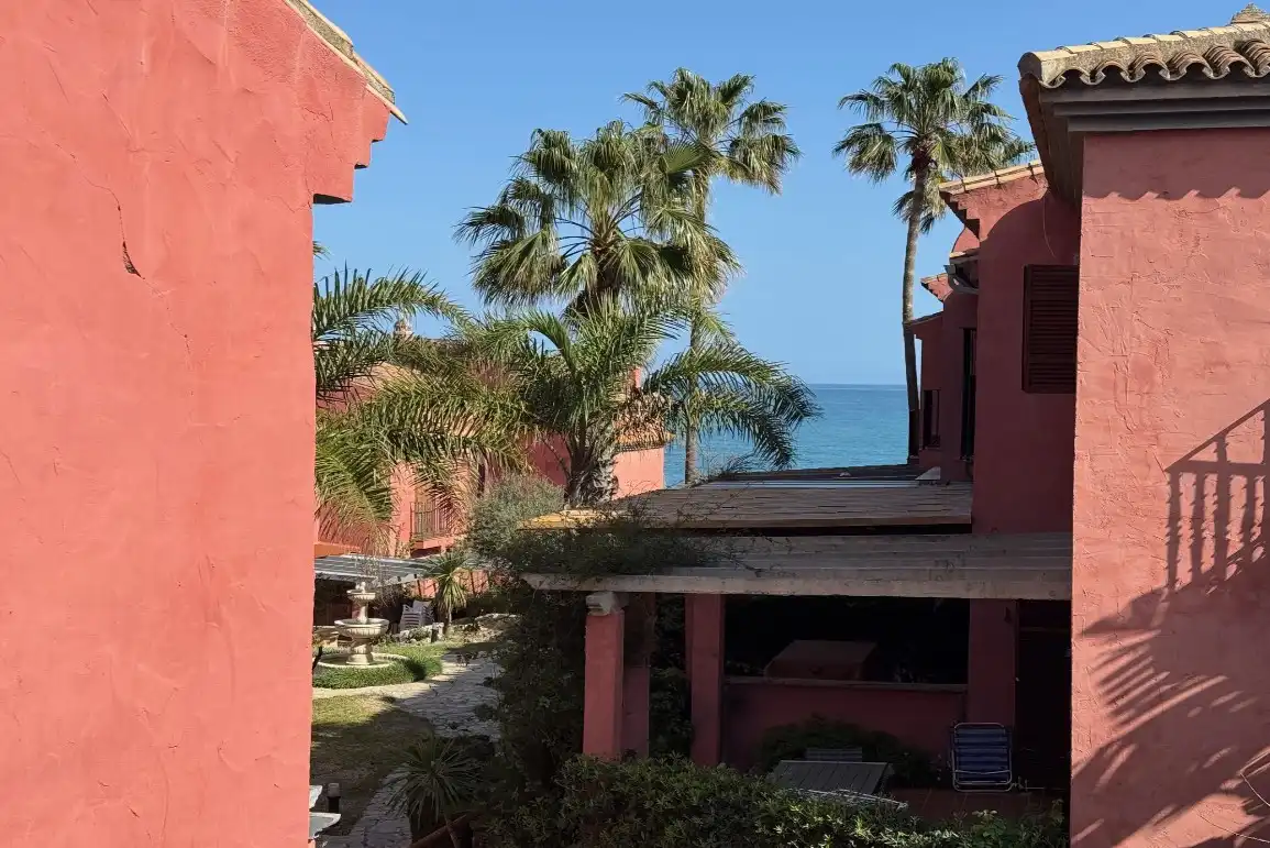 Casa adosada en venta en Estepona con Aire acondicionado, Calefacción y Jardín privado