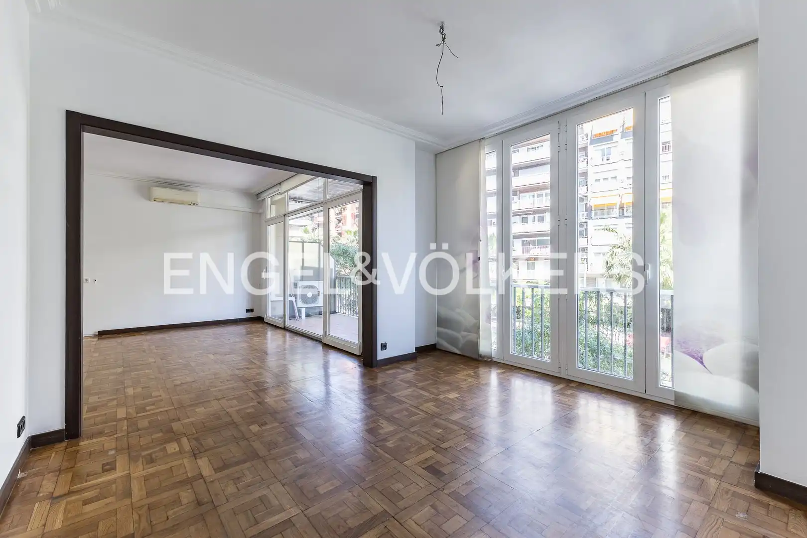 Living room of Flat for rent in Barcelona  with Air Conditioner, Heating and Parquet flooring