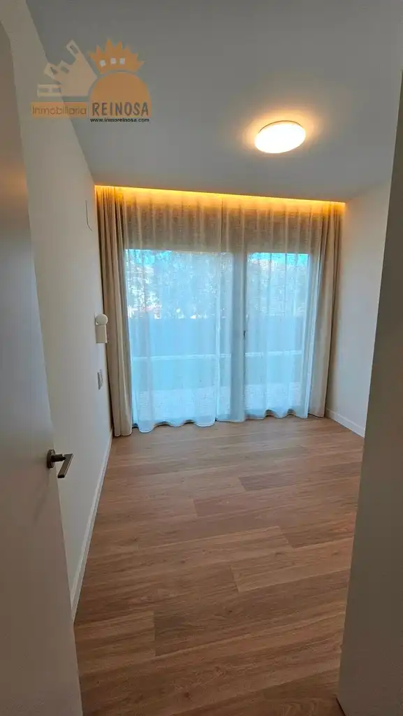 Habitación de Planta baja en venta en Molina de Segura con Aire acondicionado, Jardín privado y Parquet