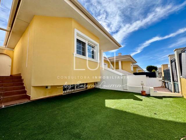 Casa adosada en Alquiler en Altorreal - El Chorrico