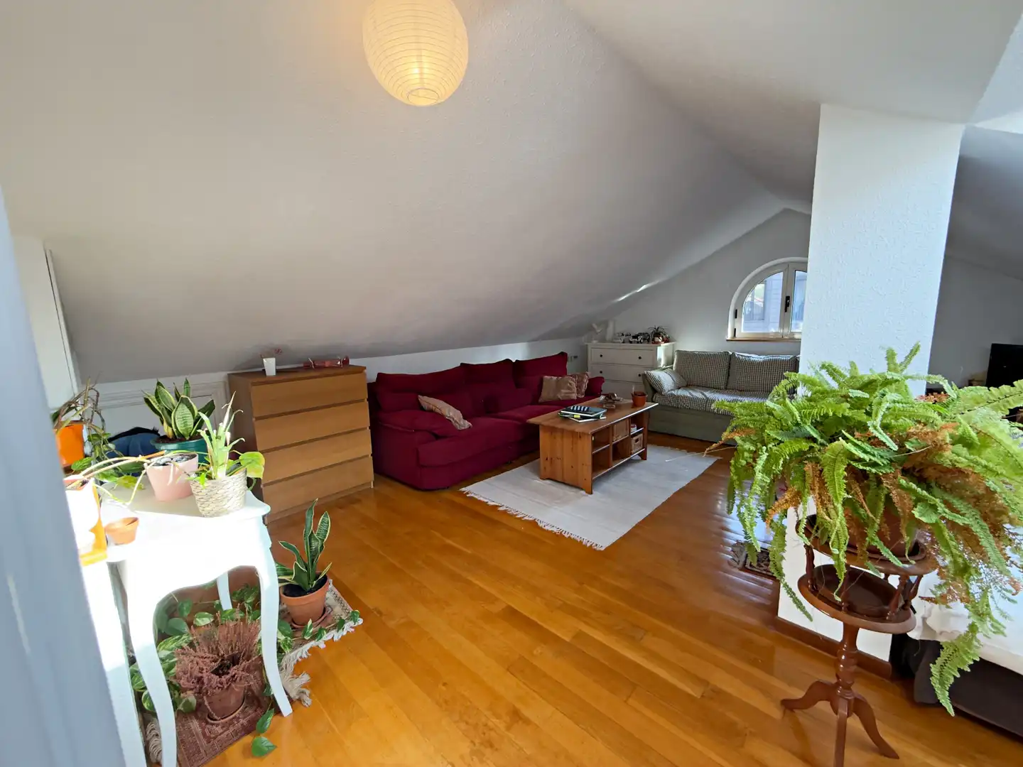Sala d'estar de Casa o xalet en venda en Oviedo  amb Calefacció, Jardí privat i Parquet