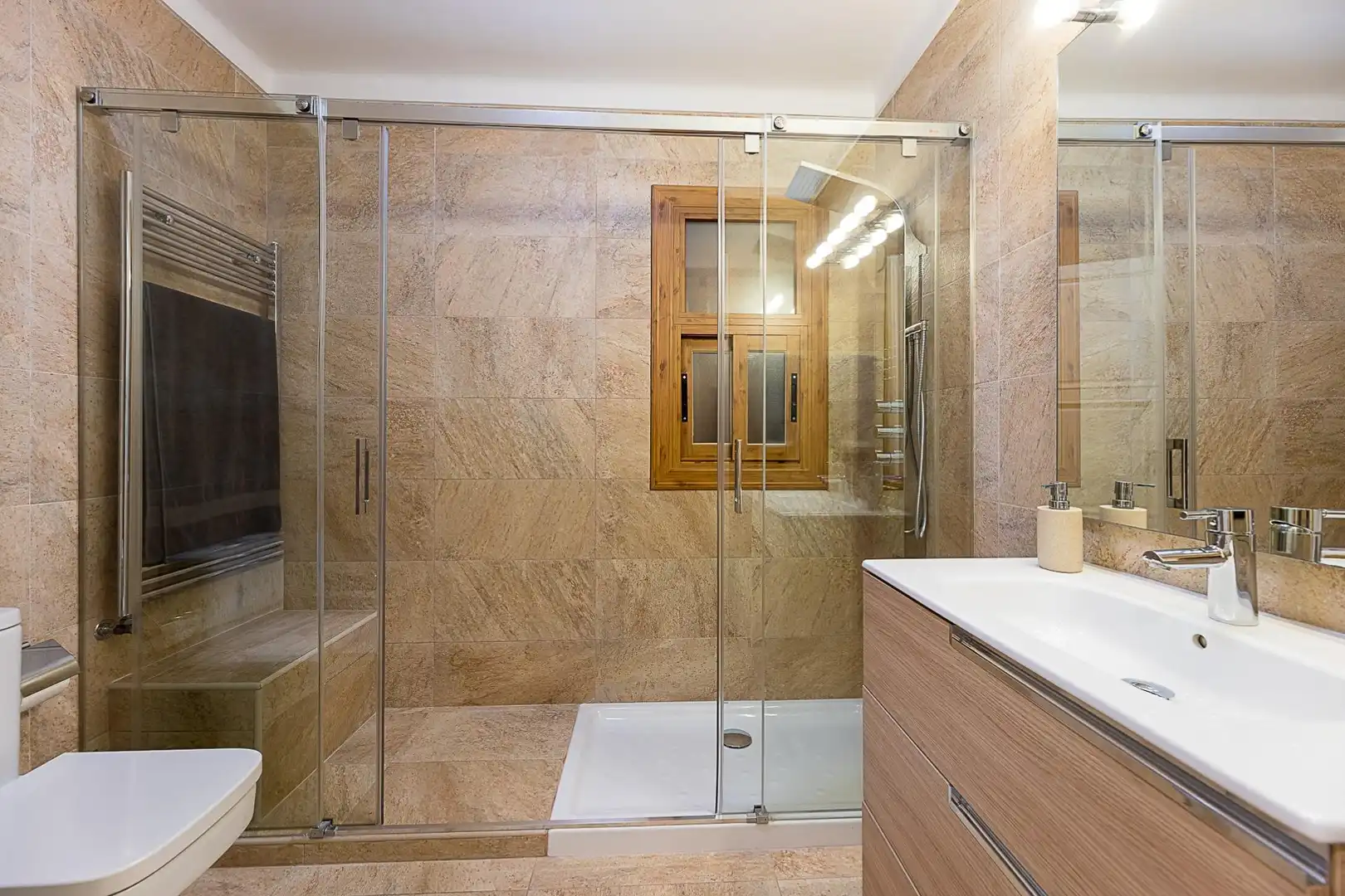 Baño de Casa adosada en venta en Calvià con Aire acondicionado, Calefacción y Jardín privado